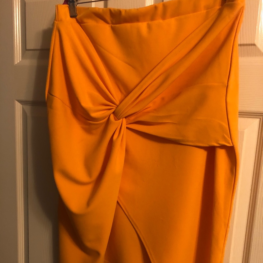 Front Split fitted skirt